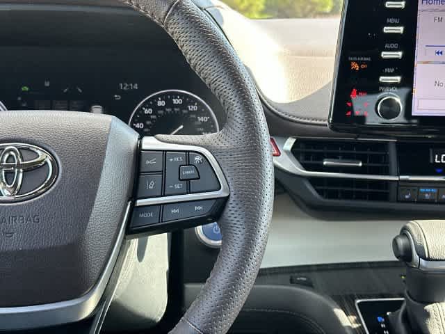 Used 2023 Toyota Sienna Platinum AWD/4WD image 11