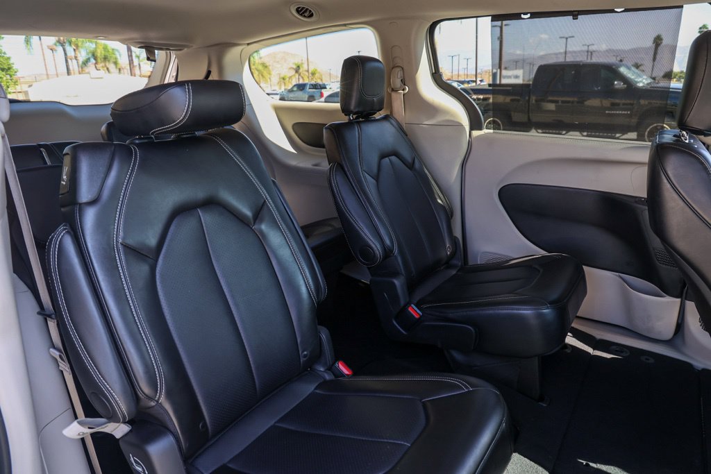 Used 2024 Chrysler Pacifica Touring-L FWD image 18
