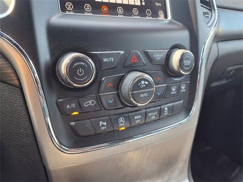 Used 2019 Jeep Grand Cherokee Laredo w/ Security & Convenience Group image 20