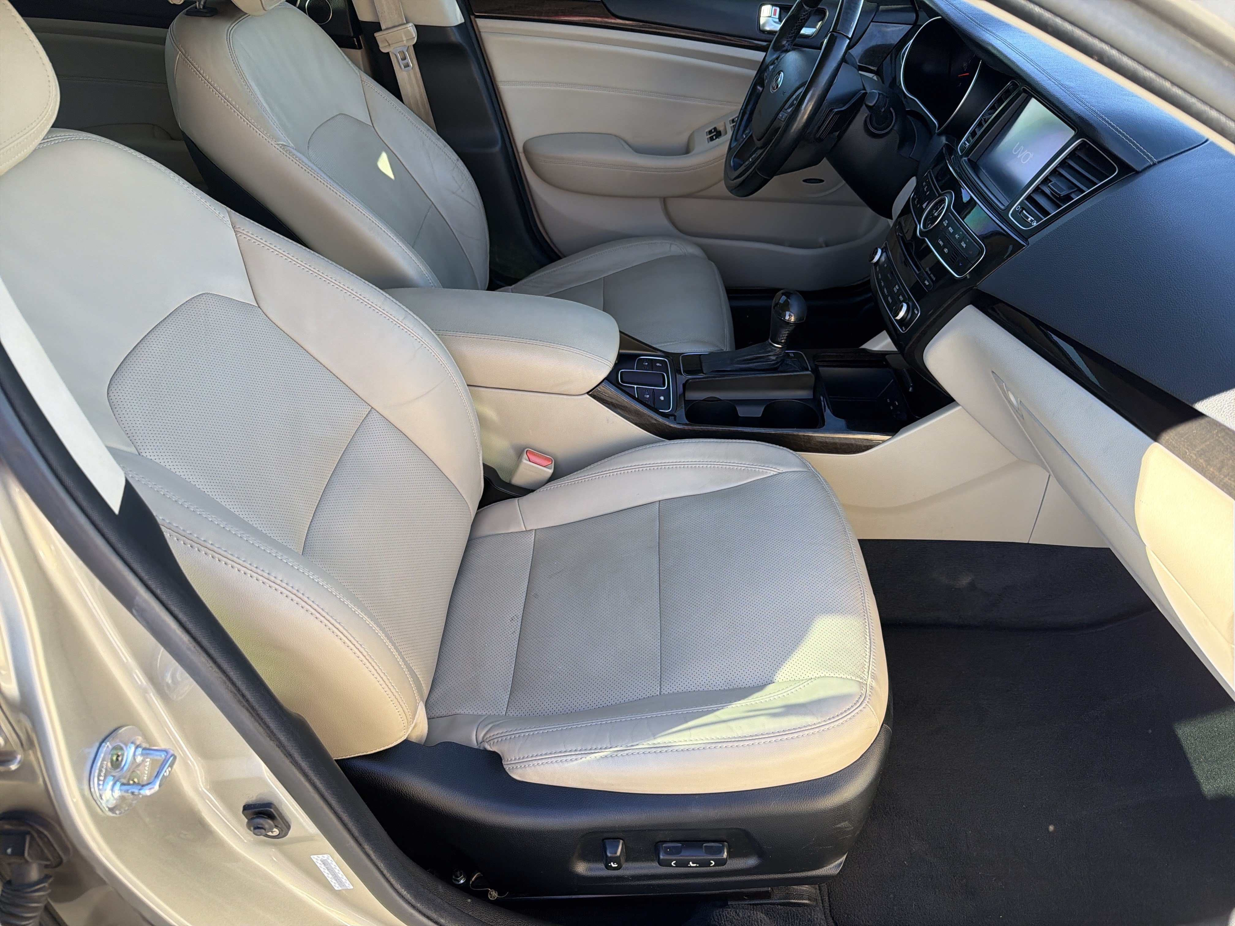 Used 2015 Kia Cadenza Premium w/ Luxury Package FWD image 12