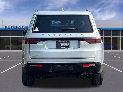 Used 2023 Jeep Wagoneer 4WD w/ Premium Group I image 5