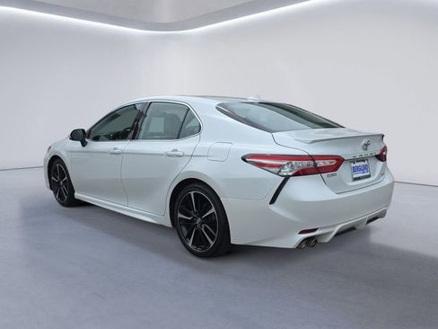 Used 2019 Toyota Camry XSE FWD image 5