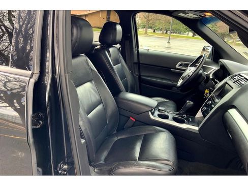 Used 2013 Ford Explorer XLT image 7