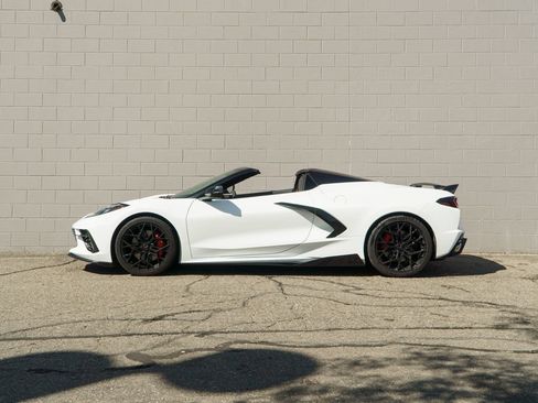 Used 2023 Chevrolet Corvette Stingray Premium Conv w/ Z51 Performance Package RWD image 2