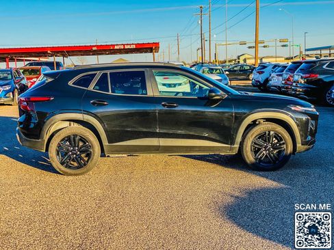 Used 2025 Chevrolet Trax ACTIV w/ Sunroof Package image 9