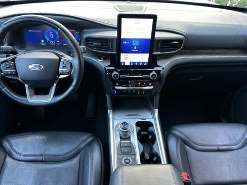 Used 2021 Ford Explorer Platinum w/ Equipment Group 601A AWD/4WD image 3