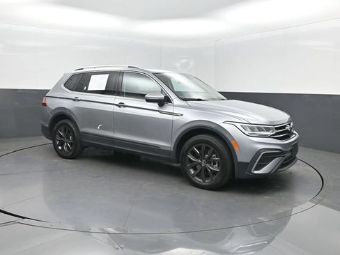 Used 2024 Volkswagen Tiguan SE FWD image 35