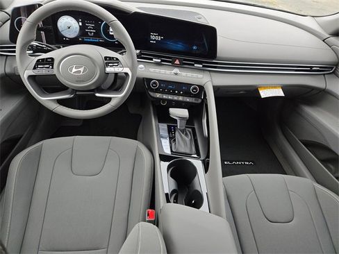 New 2025 Hyundai Elantra SEL image 11