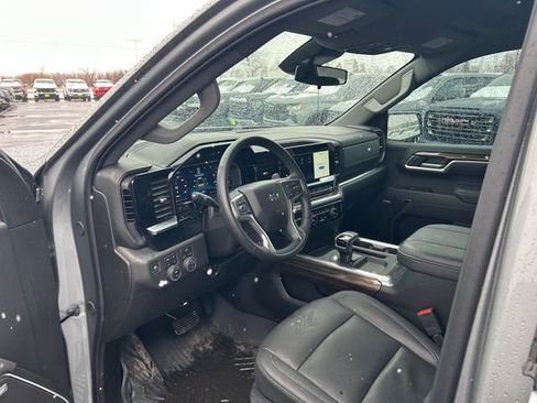 Used 2025 Chevrolet Silverado 1500 RST w/ Convenience Package II image 4