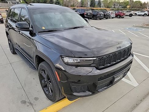 Used 2023 Jeep Grand Cherokee L Laredo image 3