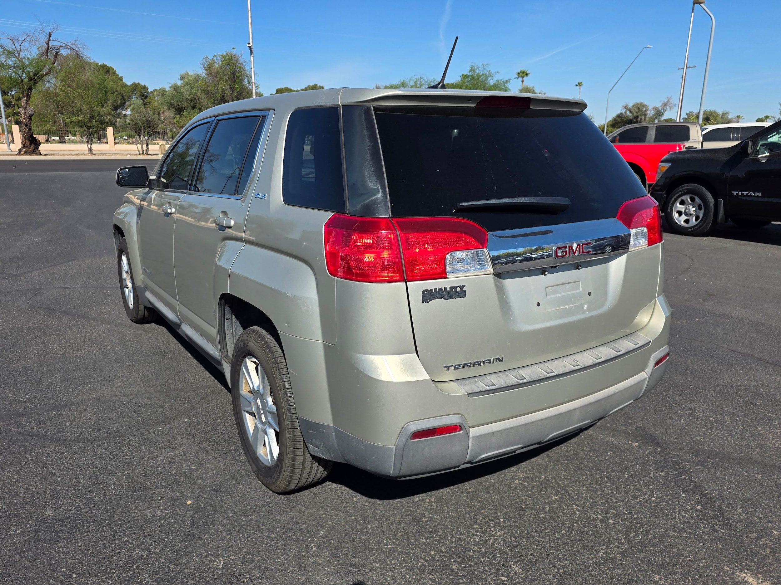Used 2013 GMC Terrain SLE FWD image 3