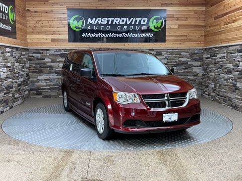 Used 2019 Dodge Grand Caravan SE w/ Power Convenience Group I FWD image 2