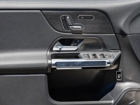 New 2025 Mercedes-Benz EQB 300 4MATIC image 21