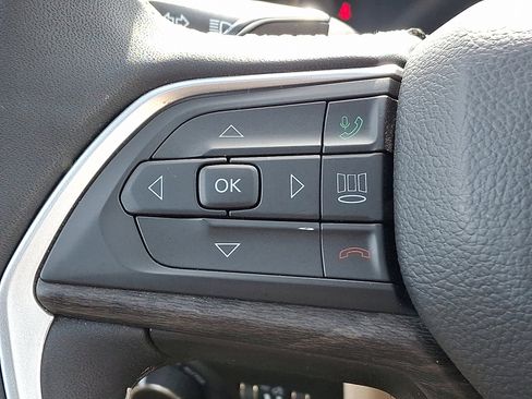 Certified 2025 Jeep Grand Cherokee L Limited image 24