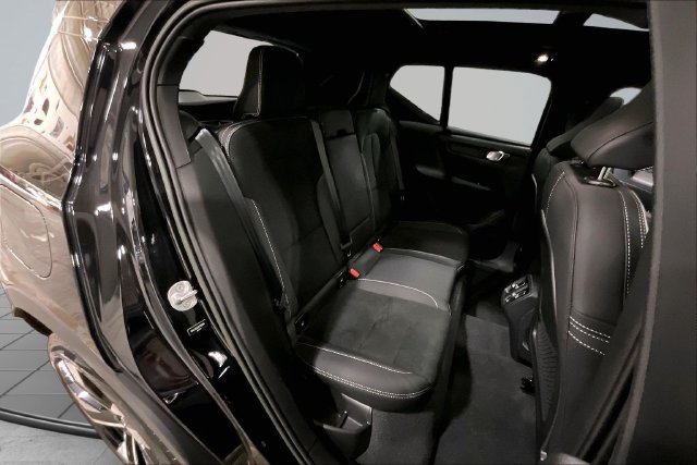 Certified 2023 Volvo XC40 B5 Plus w/ Climate Package AWD/4WD image 30