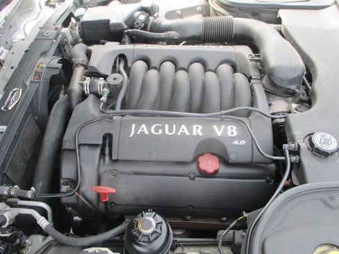 Used 2001 Jaguar XJ8 image 13