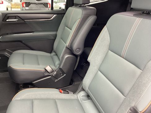 Used 2024 GMC Acadia AT4 w/ Luxury Package image 14