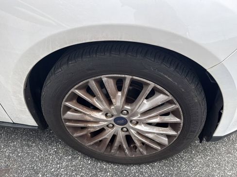 Used 2017 Ford Focus Titanium w/ Titanium Technology Package image 20