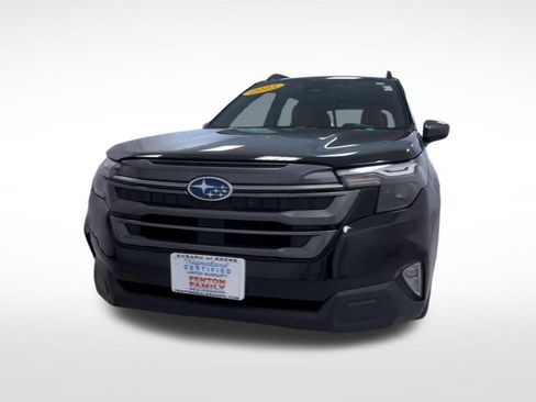 Used 2025 Subaru Forester Premium AWD/4WD image 3
