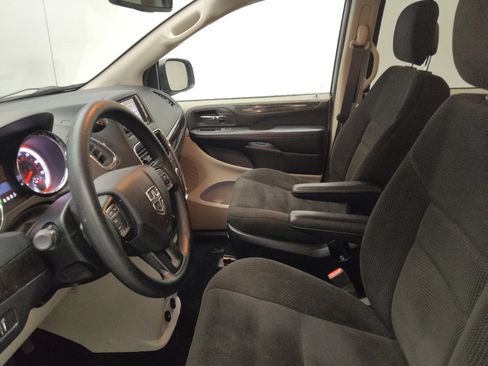 Used 2019 Dodge Grand Caravan SE w/ UConnect Hands-Free Group FWD image 17