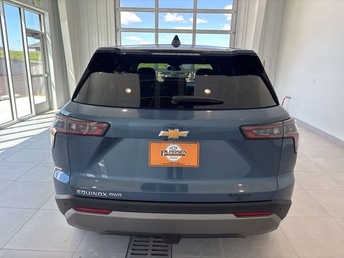 Used 2025 Chevrolet Equinox LT AWD/4WD image 3