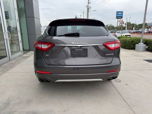 Used 2018 Maserati Levante GranLusso AWD/4WD image 17