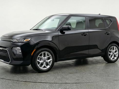 Used 2025 Kia Soul LX w/ LX Technology Package image 3
