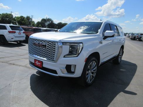 Used 2021 GMC Yukon Denali w/ Denali Ultimate Package AWD/4WD image 11