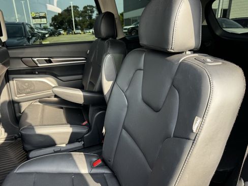 Certified 2025 Kia Telluride S FWD image 32