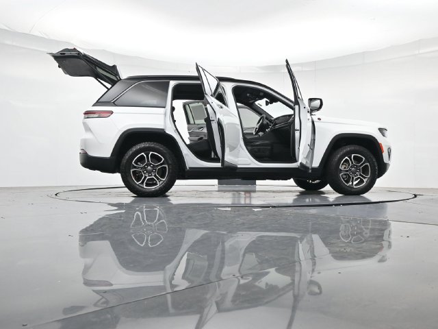 Used 2022 Jeep Grand Cherokee Trailhawk w/ ADV Protech Group II AWD/4WD image 56