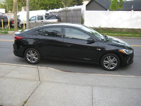 Used 2018 Hyundai Elantra Value Edition FWD image 4