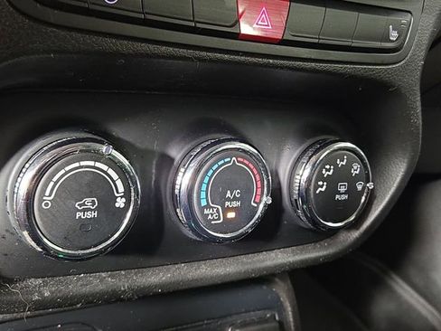 Used 2017 Jeep Renegade Latitude w/ Cold Weather Group AWD/4WD image 20