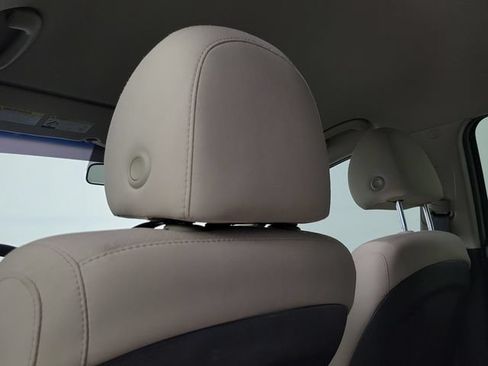 Used 2019 Kia Sorento FWD image 16