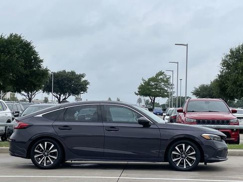 Used 2024 Honda Civic EX-L image 3