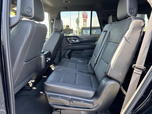 Used 2023 GMC Yukon SLT image 18
