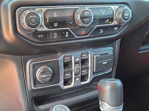 Used 2020 Jeep Wrangler Unlimited Sahara AWD/4WD image 33