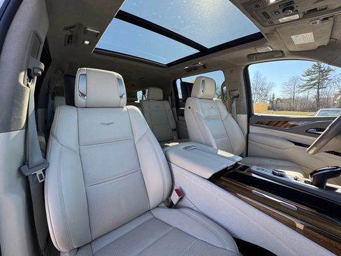 Certified 2021 Cadillac Escalade ESV Premium Luxury Platinum w/ Heavy-Duty Trailer Package image 30