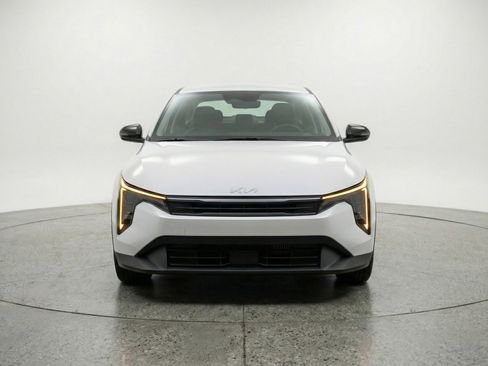 Used 2025 Kia K4 LXS image 2