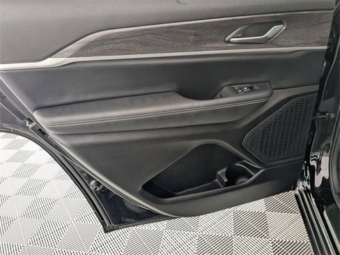 Used 2023 Jeep Grand Cherokee L Limited w/ Luxury Tech Group II image 30