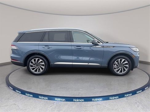 New 2026 Lincoln Aviator AWD image 4