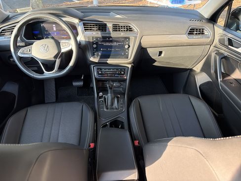 Used 2022 Volkswagen Tiguan SE FWD image 33