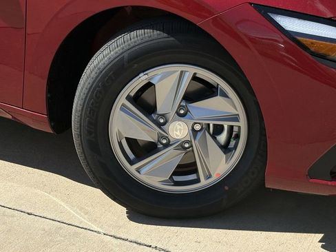 New 2025 Hyundai Elantra SE image 10
