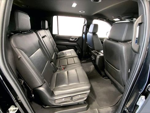 Used 2022 Chevrolet Suburban LT RWD image 25