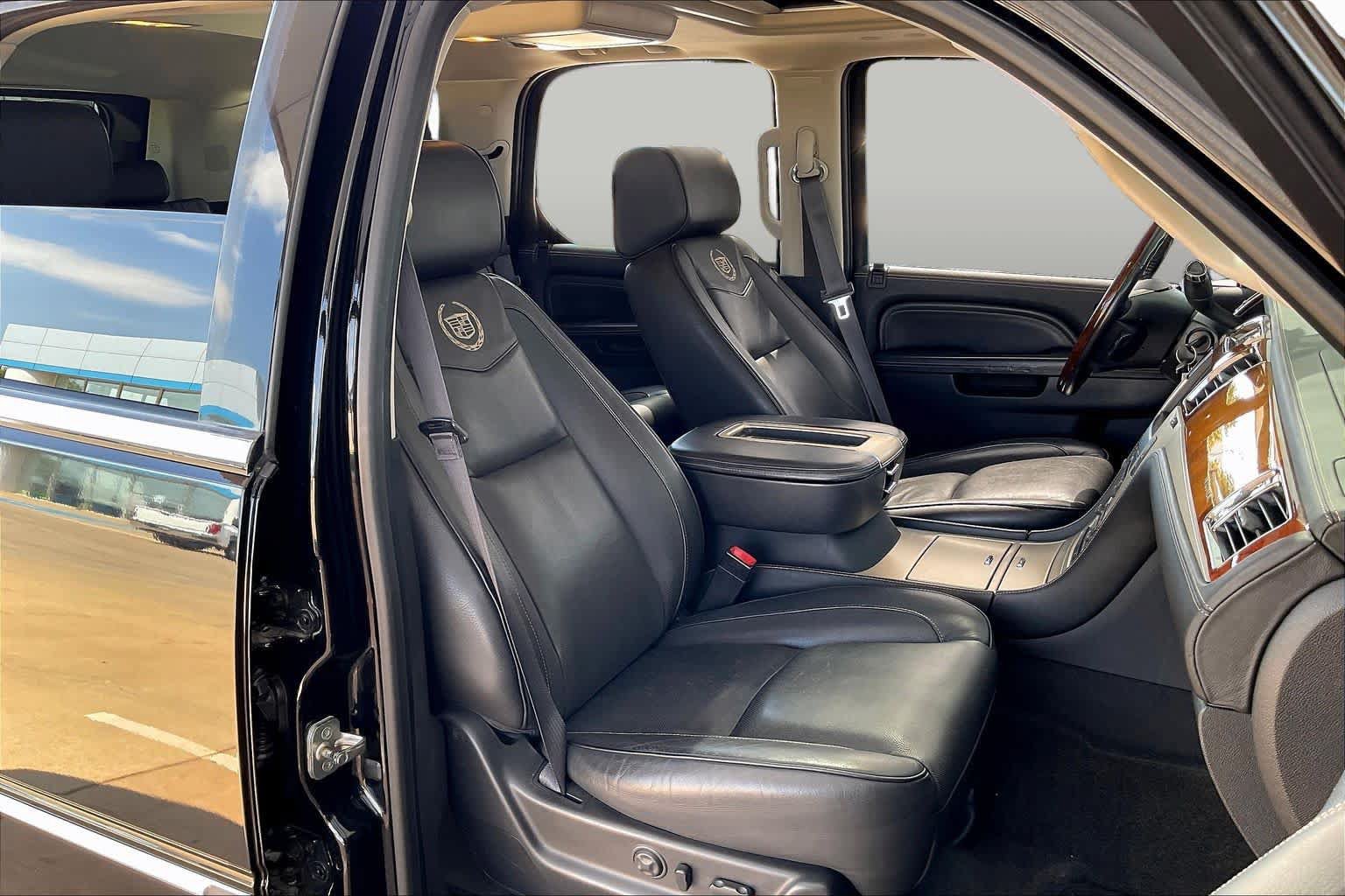 Used 2013 Cadillac Escalade Platinum AWD/4WD image 10