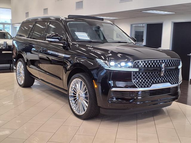 New 2025 Lincoln Navigator Reserve AWD/4WD image 3