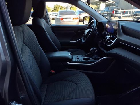 Certified 2023 Toyota Highlander LE image 24