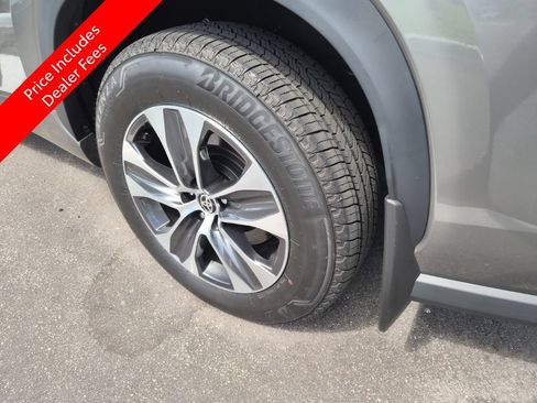 Used 2026 Toyota Highlander XLE AWD/4WD image 3