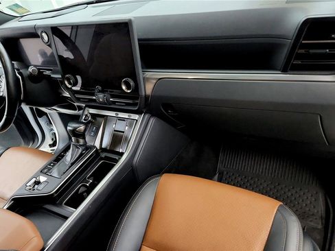 Used 2024 Lexus GX 550 w/ Accessory Package (2T) AWD/4WD image 16