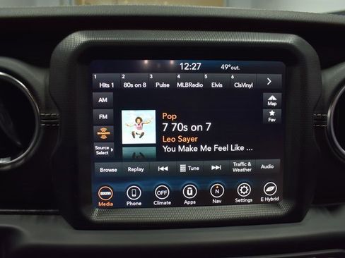 Used 2022 Jeep Wrangler Unlimited Sahara w/ Cold Weather Group image 21