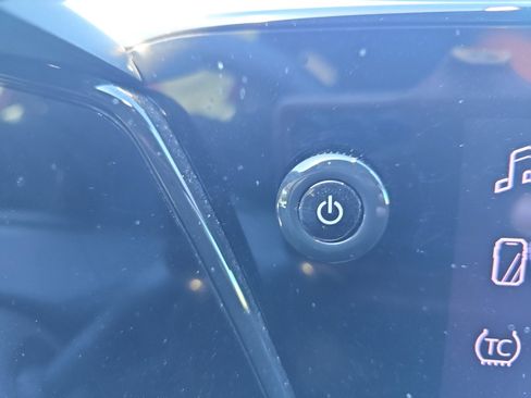 Used 2025 Chevrolet Trax RS w/ Driver Confidence Package image 15